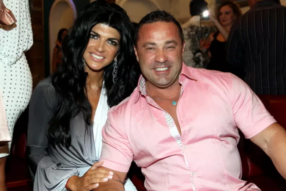 Real Housewives of New Jersey Star Smacks Photographer’s Camera Outside of Court [VIDEO]
