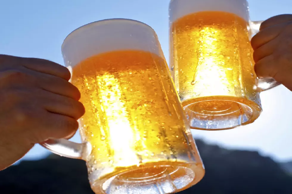 Brad Paisley Surprises Two Guys Inspiring Peace With Beer
