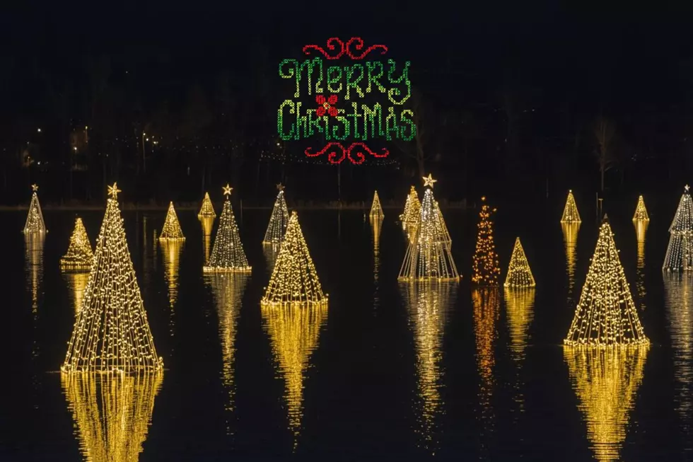 Catch The Glow: Smithville Village’s Holiday Light Show Is Back For 2025