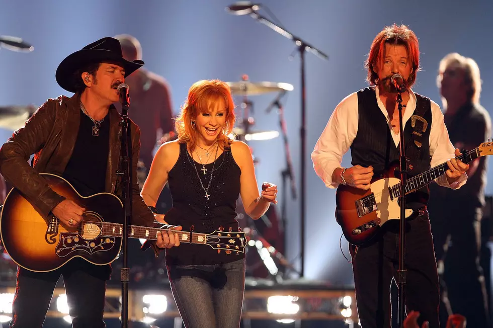 5 Ridiculously ’90s Country Music Videos